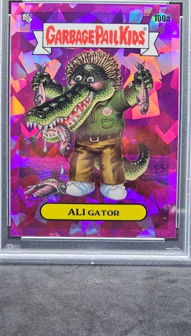 2021 Topps Garbage Pail Kids Sapphire Edition Fuchsia #100a Ali Gator front