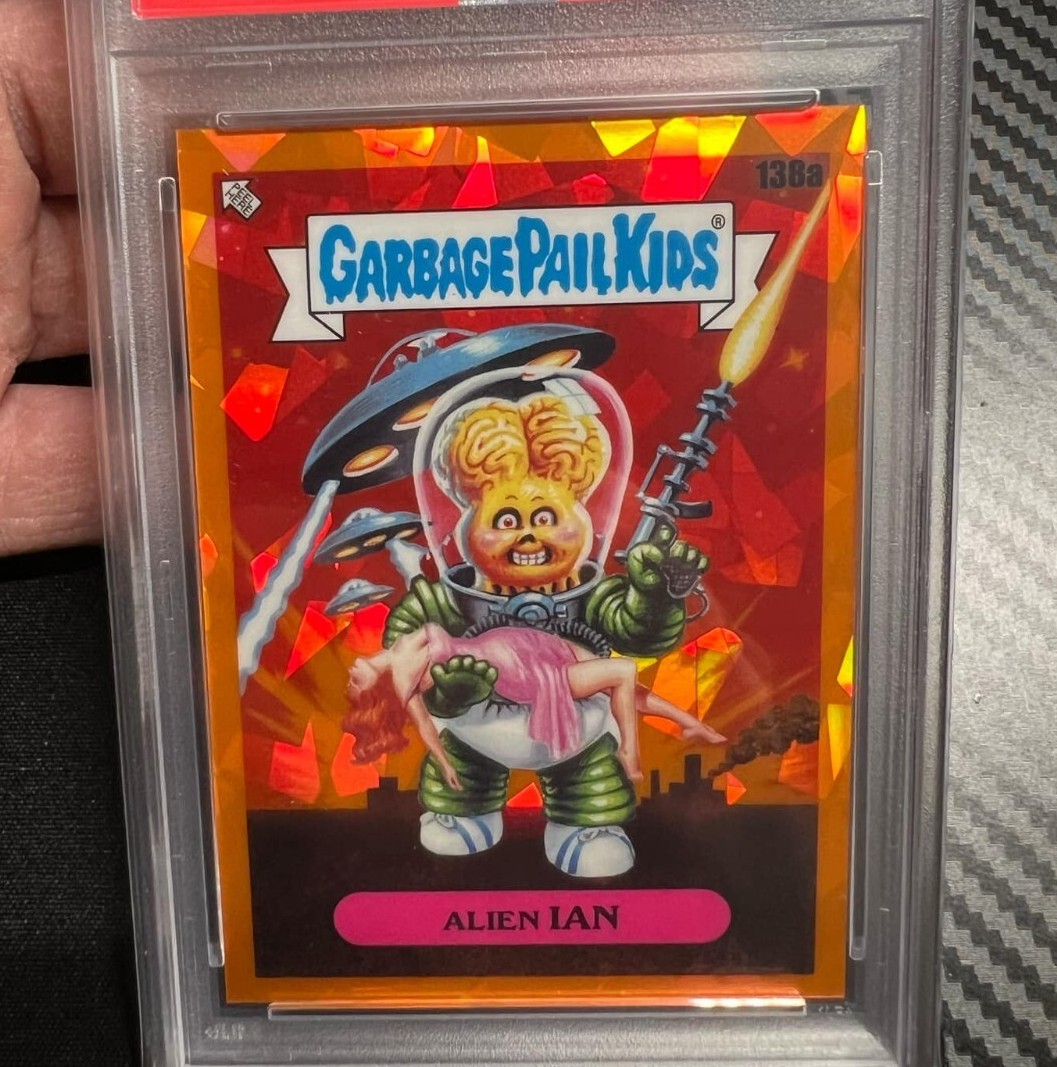 2021 Topps Garbage Pail Kids Sapphire Edition Orange #138a Alien Ian front
